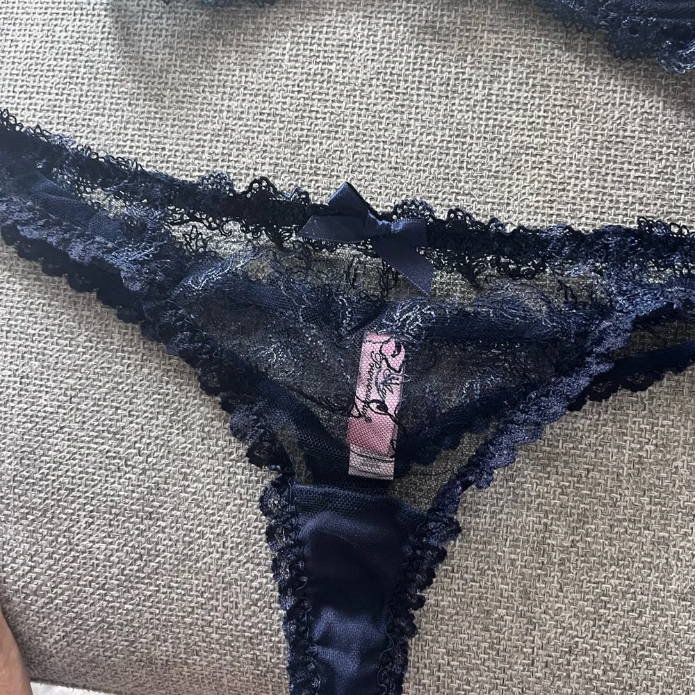AGENT PROVOCATEUR | Rosa Bra and panty Lingerie Set in Navy Blue - Picture 7 of 11